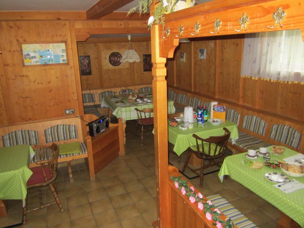 Reštaurácia alebo iné gastronomické zariadenie v ubytovaní Apartmenthaus Kestel