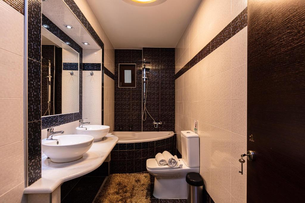 Koupelna v ubytování Promitheas Villa, with Pool & Heated Spa Whirlpool, By ThinkVilla