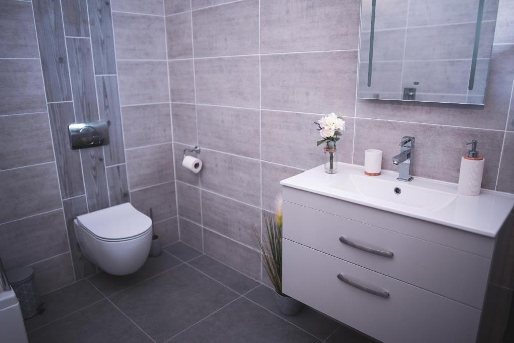 Cheesemans Farm Stables - Two-Bedroom Apartment