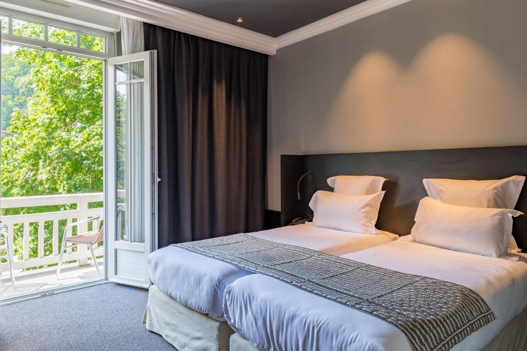 Postel nebo postele na pokoji v ubytování Golf Hôtel