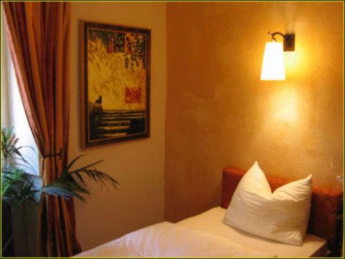 Postel nebo postele na pokoji v ubytování Hotel Villa Boddin