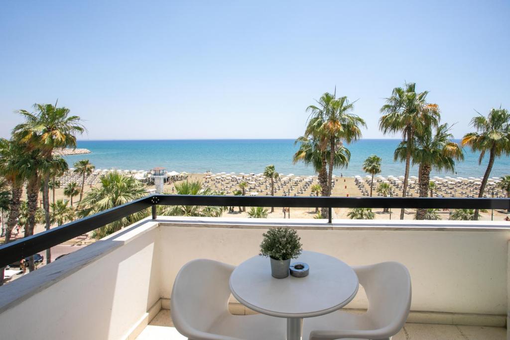 Les Palmiers Sunorama Beach Apartments - Studio With Sea View