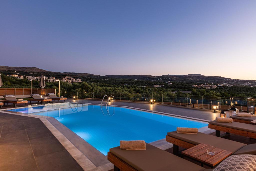 Basen w obiekcie TreeTop Villa I, Private Pool, BBQ & Playground, By ThinkVilla lub w pobliżu