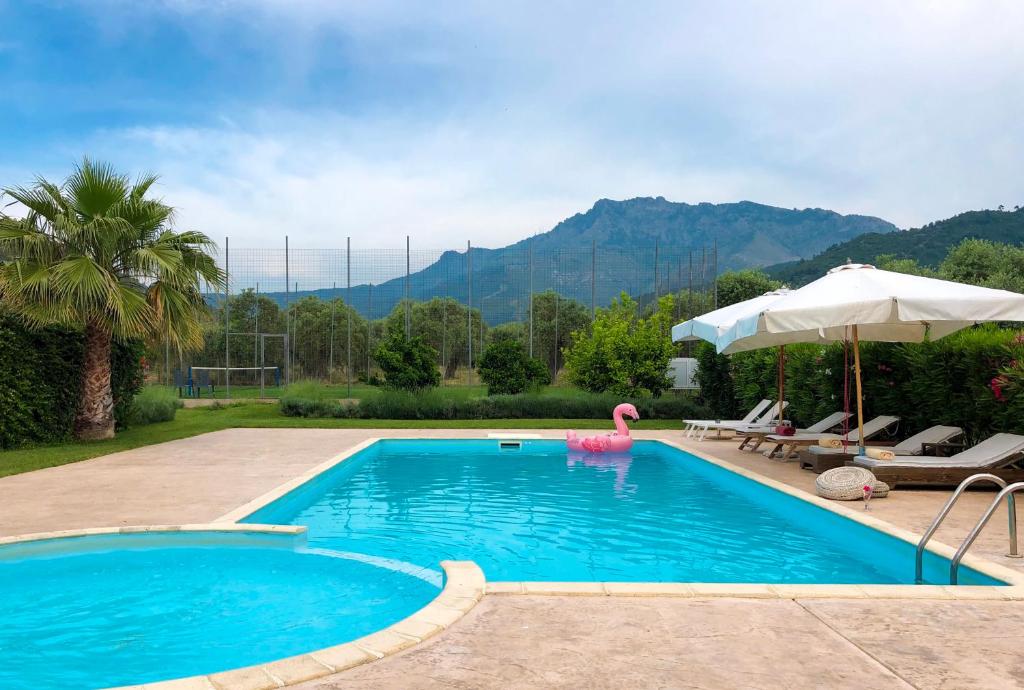 Bazén v ubytování Olive Dream Thassos Luxury Villas nebo v jeho okolí