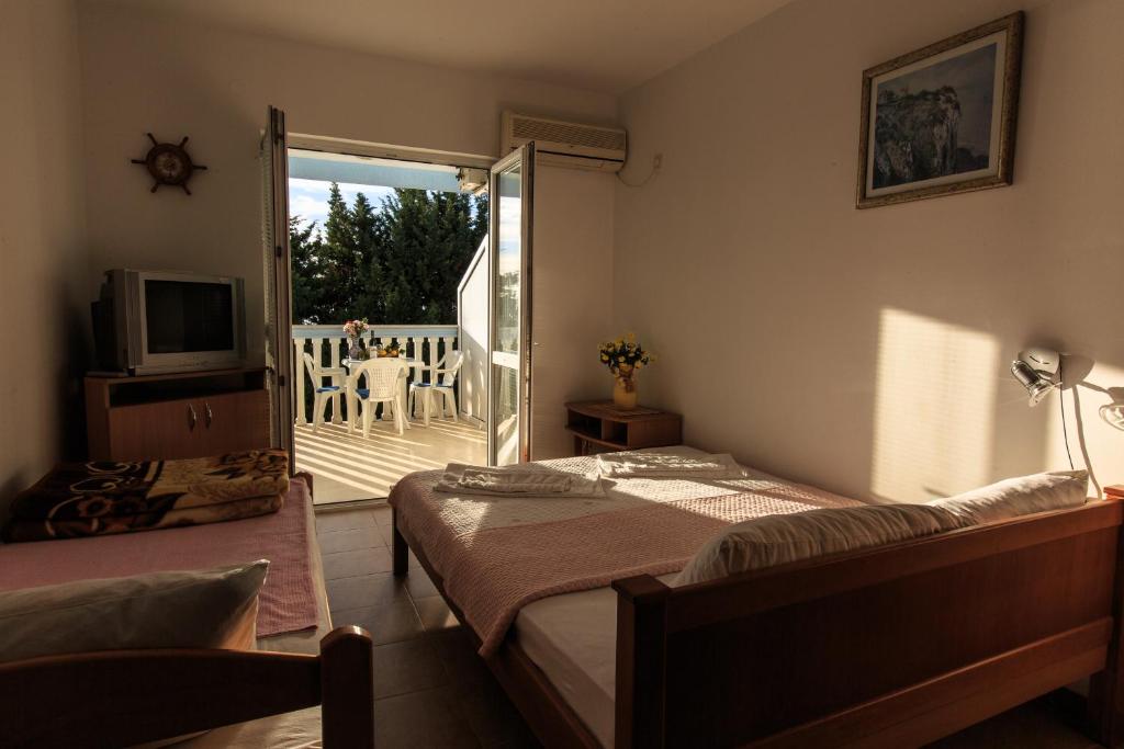 TV a/nebo společenská místnost v ubytování Guest house Perović