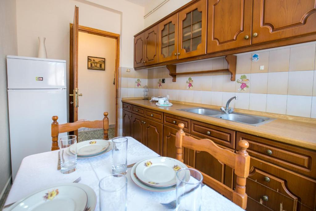 Kuchnia lub aneks kuchenny w obiekcie "Thea" Apartment 1