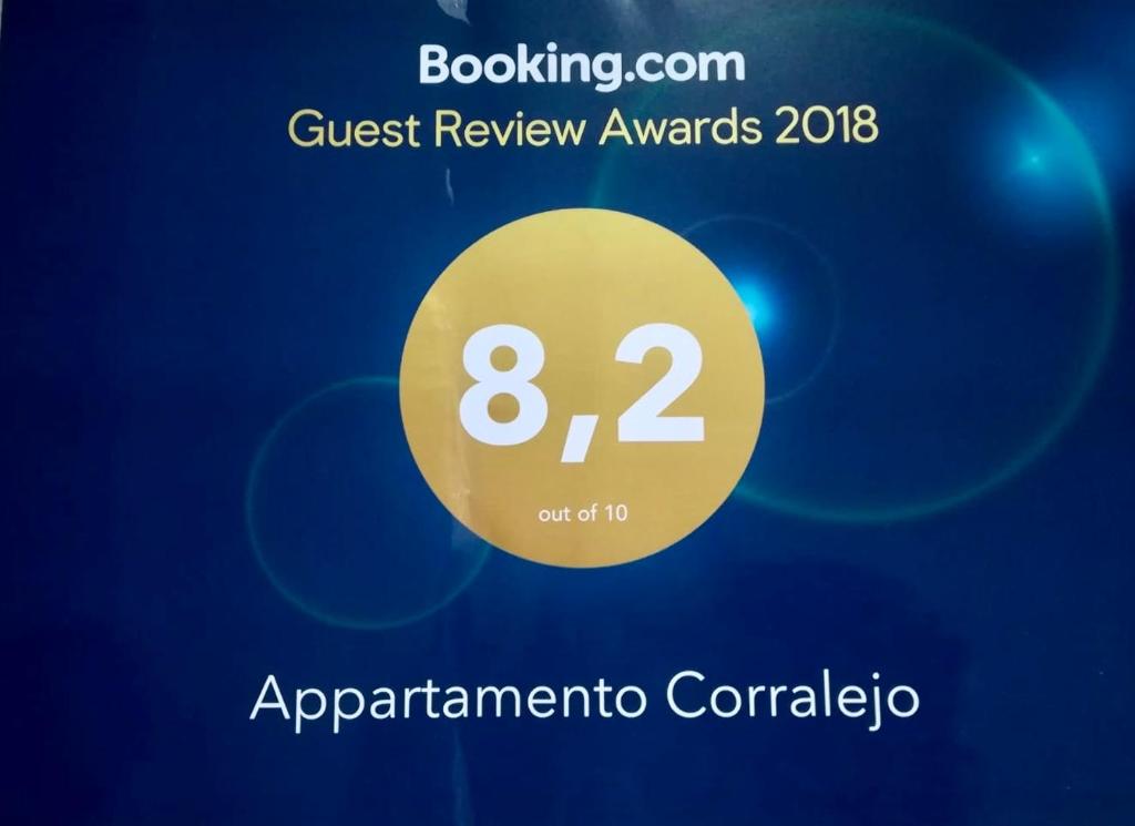 コラレホにあるAppartamento Corralejoの黄色の数字で表彰する印