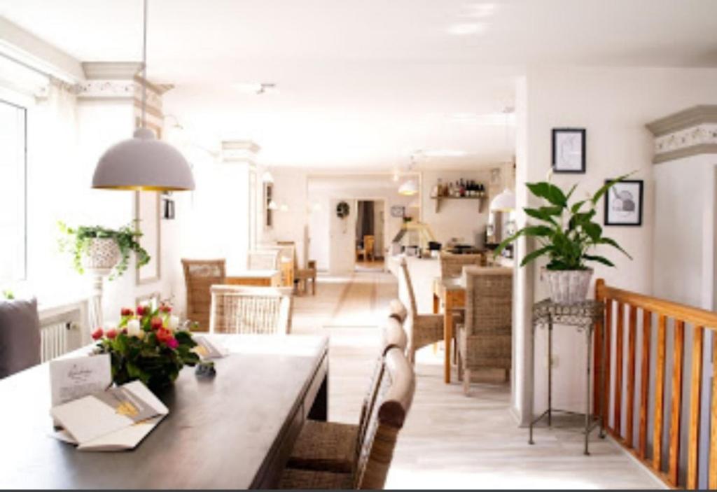 a living room with a table and a dining room at Gästehaus Brinks in Bad Sassendorf