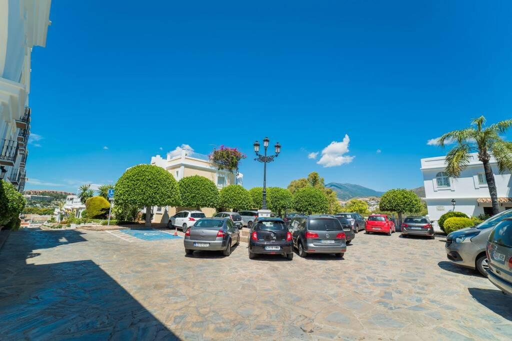 Fotografie z fotogalerie ubytování Aloha Pueblo beautiful apartment with roof-terrace next to Aloha golf v destinaci Marbella