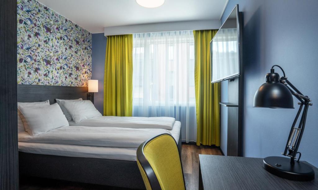 Postel nebo postele na pokoji v ubytování Thon Hotel Tromsø
