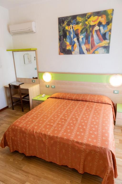 Postel nebo postele na pokoji v ubytování Hotel Verdi
