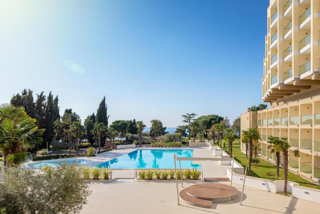 Bazén v ubytování Hotel Materada Plava Laguna nebo v jeho okolí