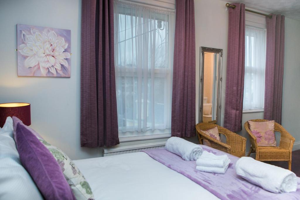 Glendower - Double Room With Private Bathroom