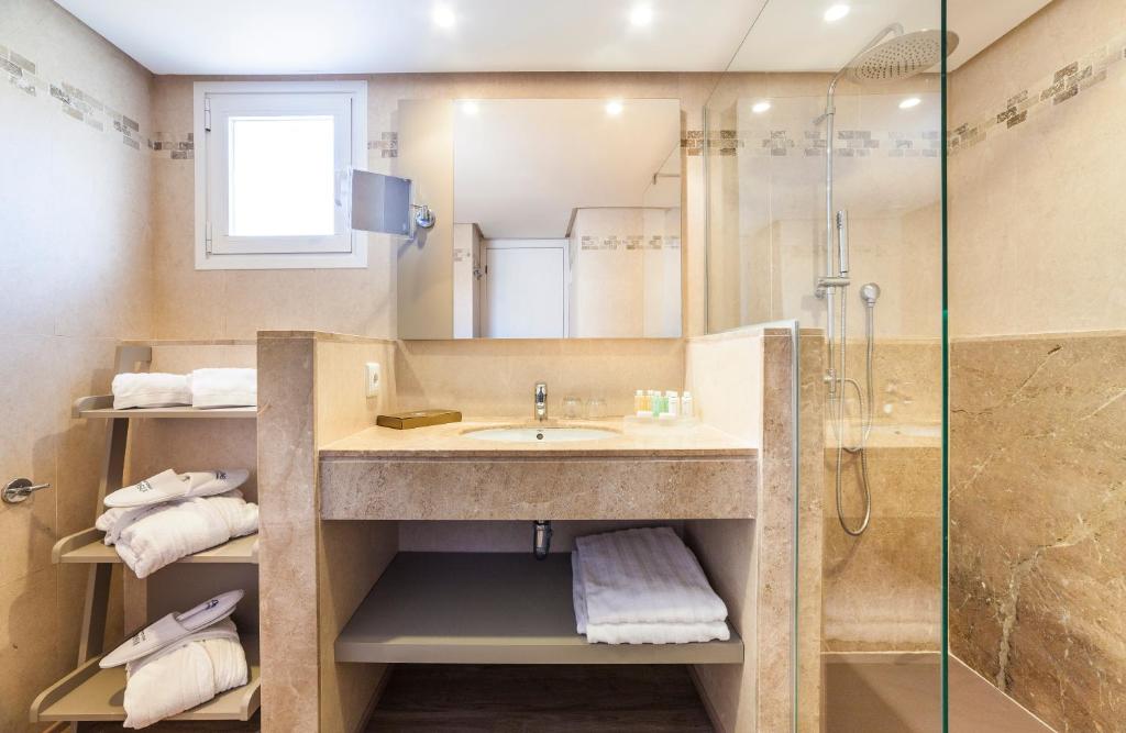 Insotel Tarida Beach Resort & SPA, Cala Tarida – Bijgewerkte ...