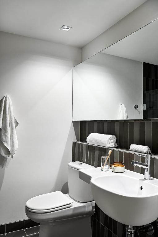 Koupelna v ubytování Dandenong Central Apartments Official