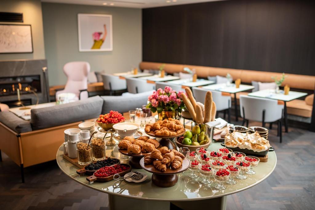 Maximilian Hotel - 17