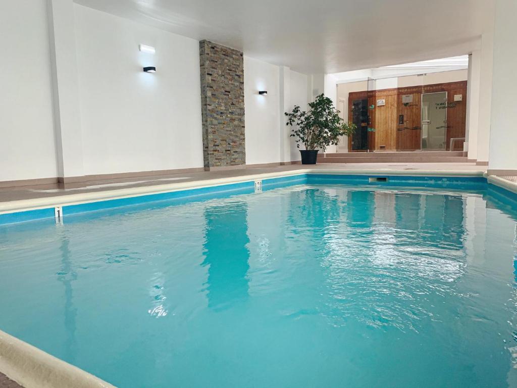 Bazén v ubytování Aparthotel Calema Avenida Jardim nebo v jeho okolí