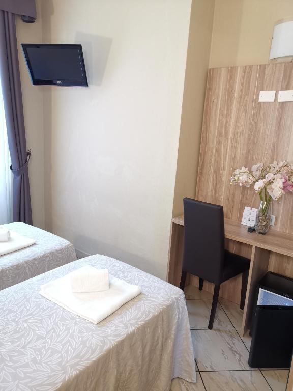 Postel nebo postele na pokoji v ubytování Hotel Brianza