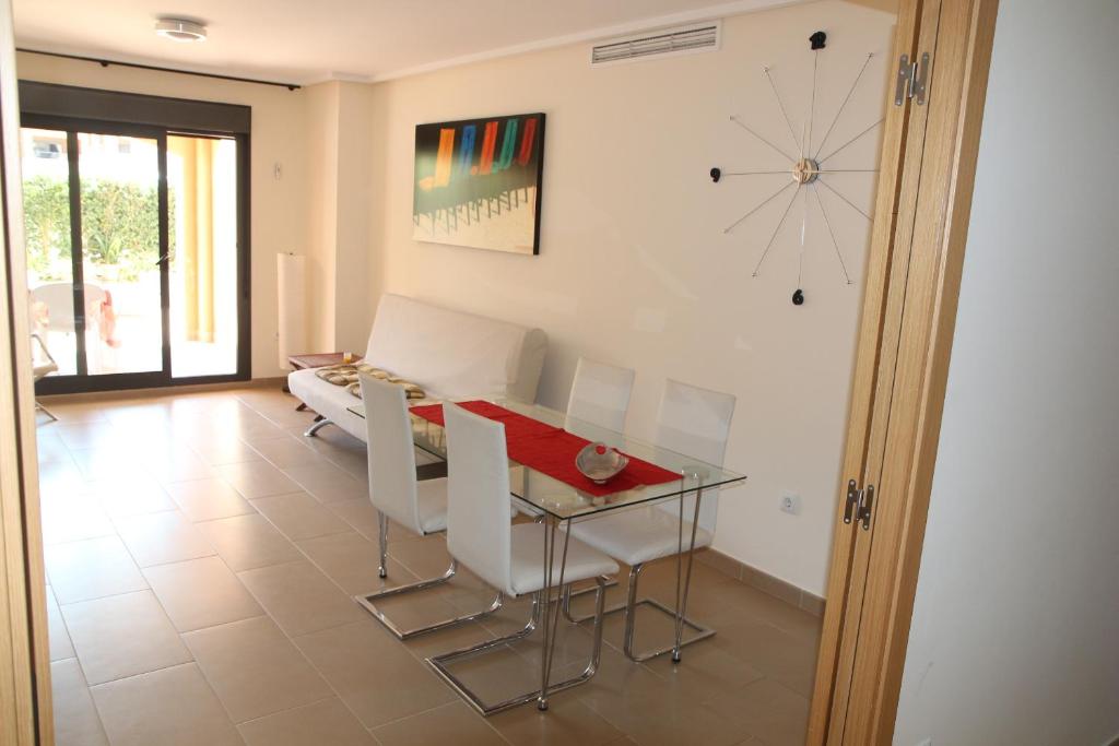 Posezení v ubytování Jardines de las Marinas - Apartamento en Denia - Terraza privada, piscinas, jaccuzi, padel y playa cerca