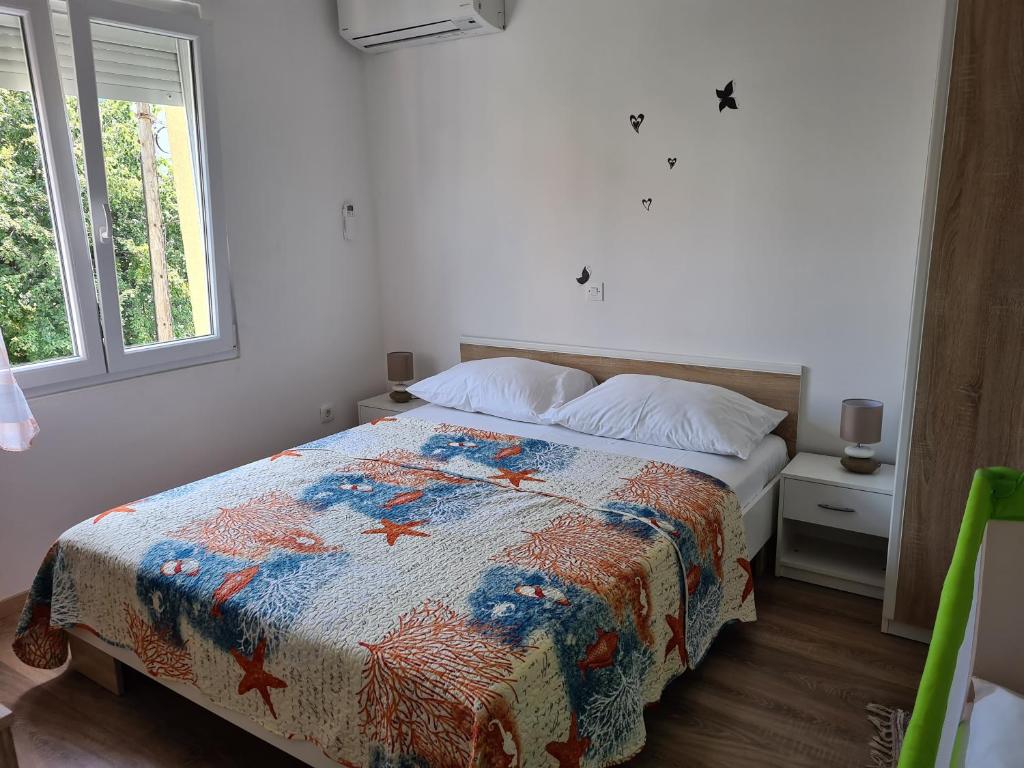 Llit o llits en una habitació de Apartmani Magaš
