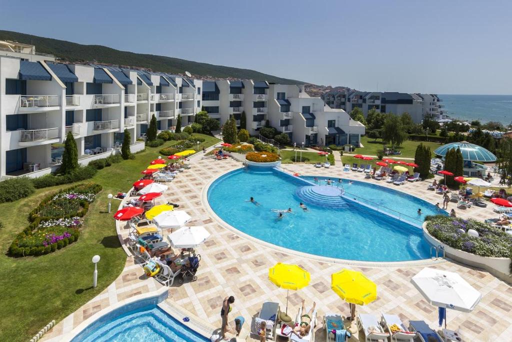 Vaizdas į baseiną apgyvendinimo įstaigoje Sineva Park Hotel - All Inclusive arba netoliese