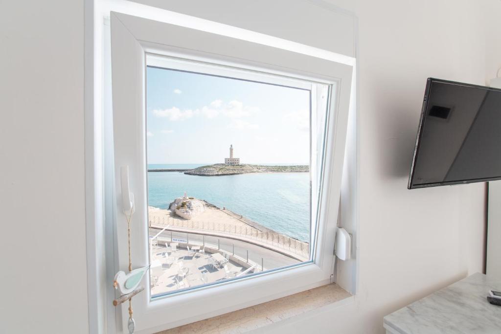 Telewizja i/lub zestaw kina domowego w obiekcie Hotel Approdo di Venere