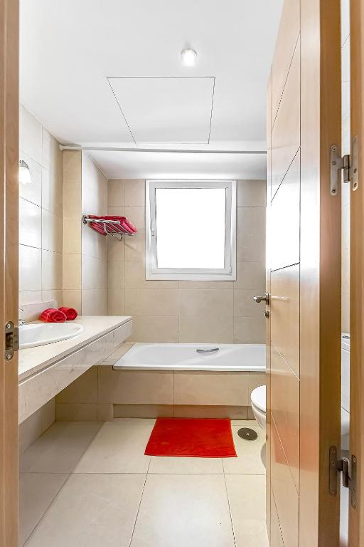 A bathroom at Garden View La Arena
