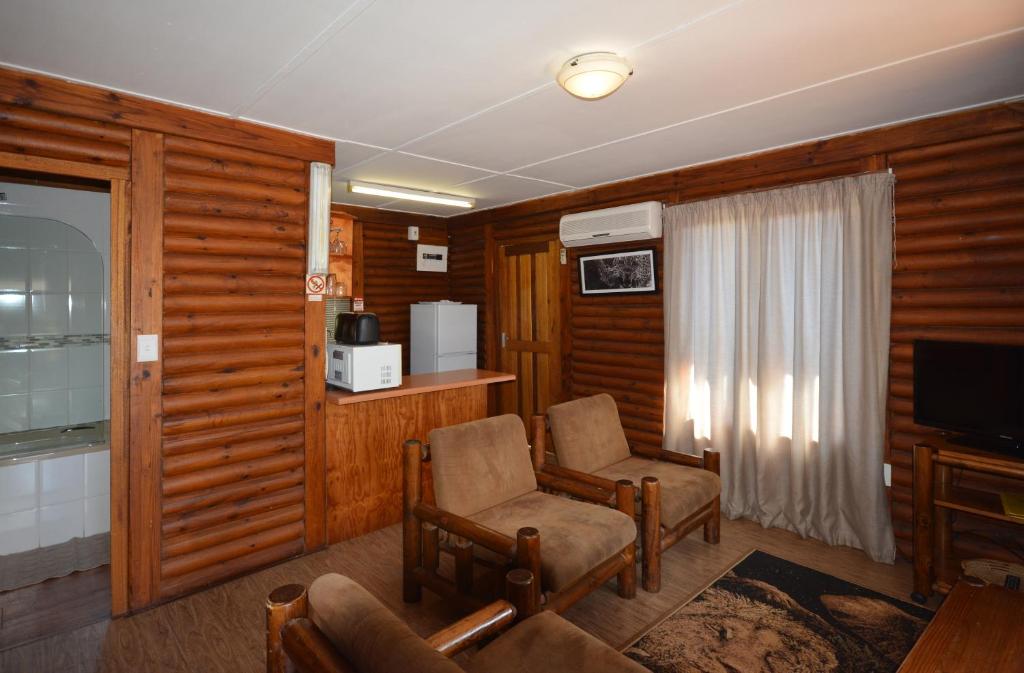 TV a/nebo společenská místnost v ubytování Sunset Lodge
