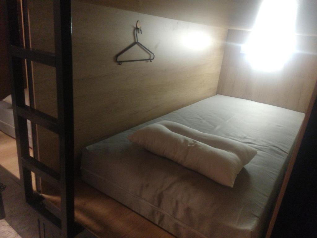 Postel nebo postele na pokoji v ubytování Boho City Hostel