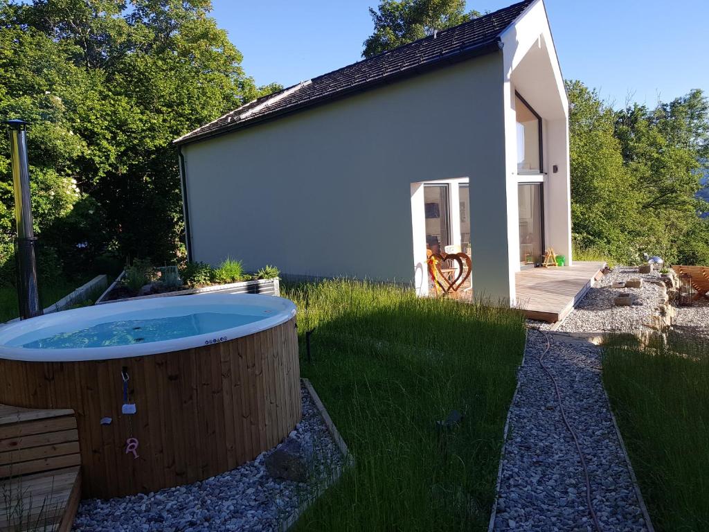 Aed väljaspool majutusasutust Casa Joia Rara