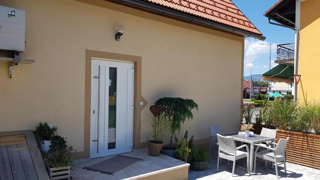 The building in which the holiday home is located