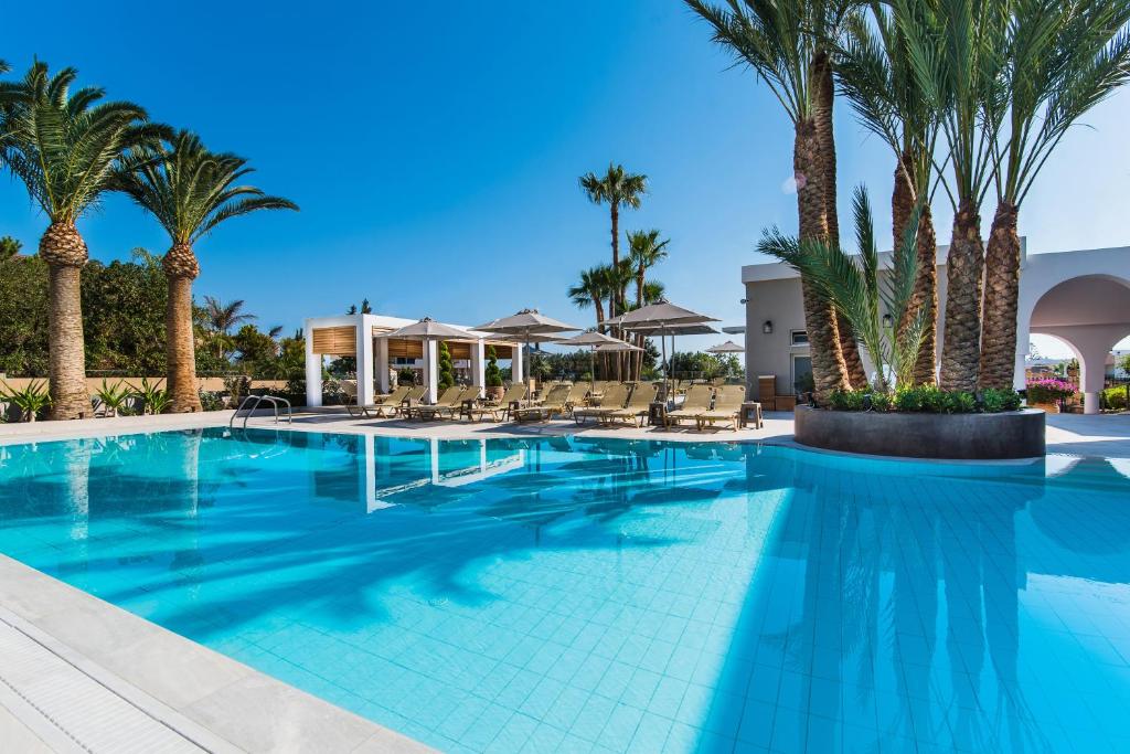 Bazén v ubytování Dedalos Hotel nebo v jeho okolí