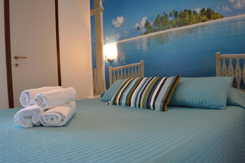 Łóżko lub łóżka w pokoju w obiekcie Hotel Merano