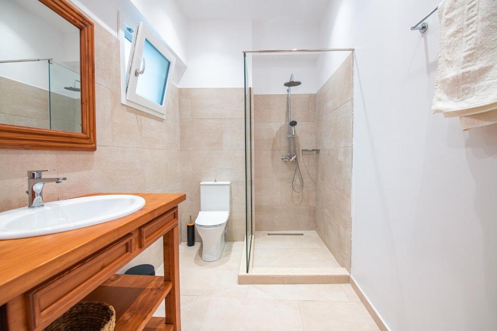 A bathroom at The Beach House Kaminaki