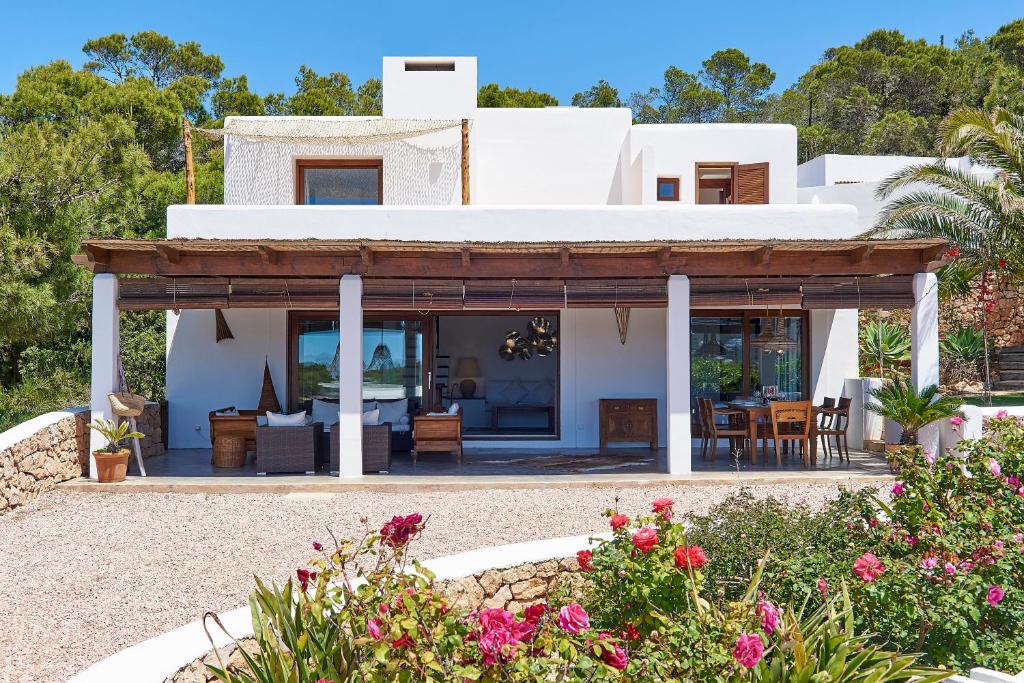 Villa con vistas al jardín en Villa Sa Codolar, en Cala Tarida