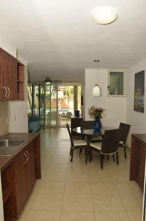 Kuchyň nebo kuchyňský kout v ubytování Zenharmony Suites