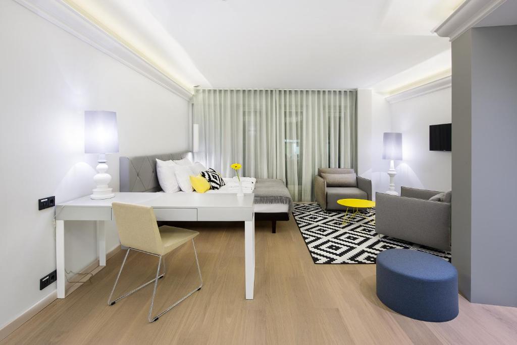 Istumisnurk majutusasutuses Ibis Styles Tallinn
