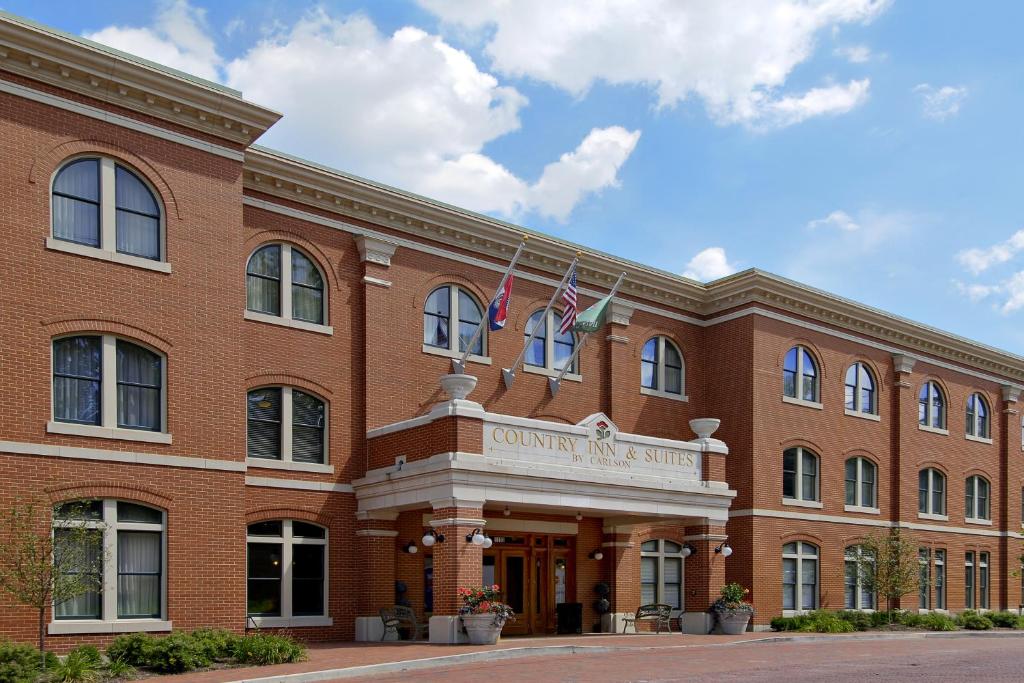 Country Inn & Suites by Radisson, St Charles Historic District photo