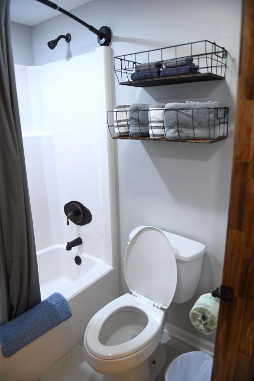 a small bathroom with a toilet and a shower at Heidi Motel - Helen in Helen