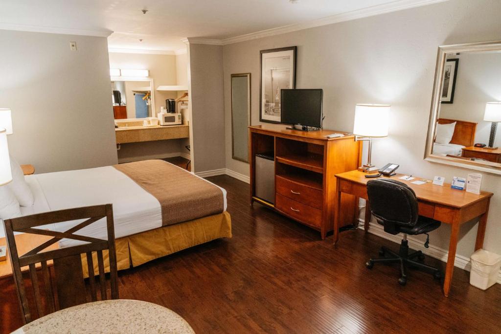 Best Western Palm Garden Inn - King Room - Non-Smoking