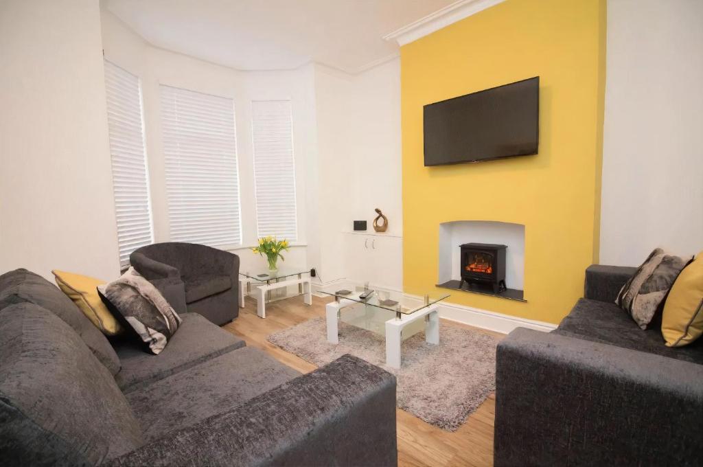 Lovely Family 3 Bed Home Manchester