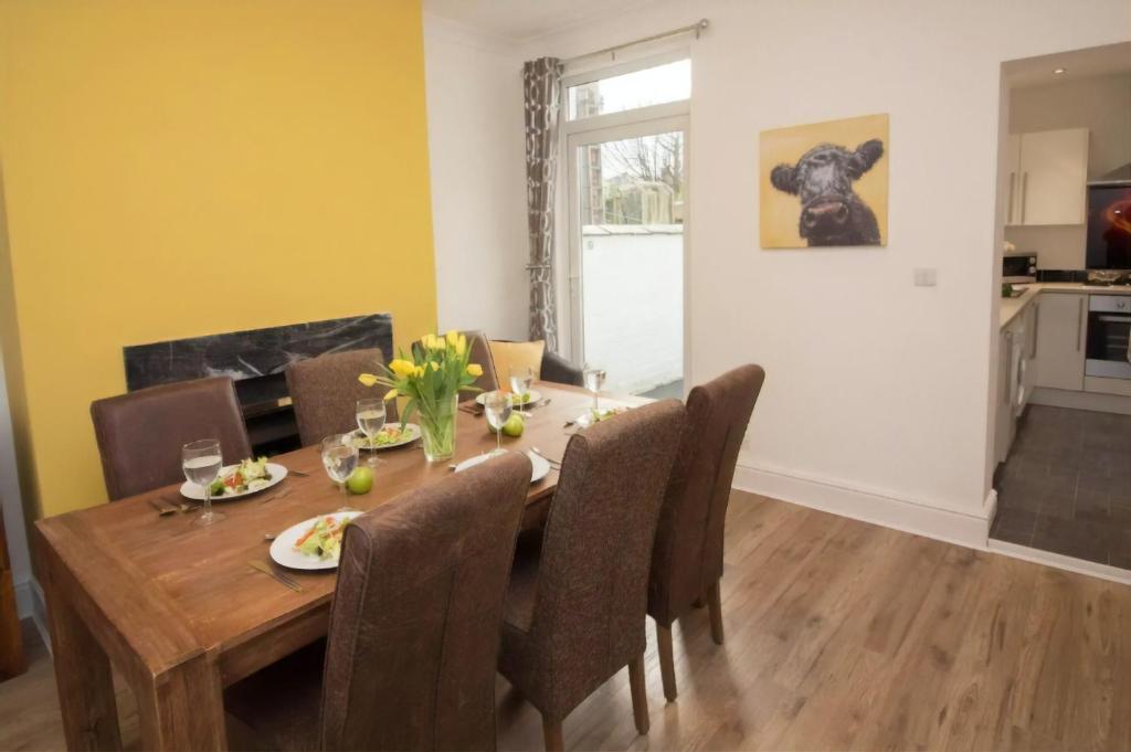 Lovely Family 3 Bed Home Manchester