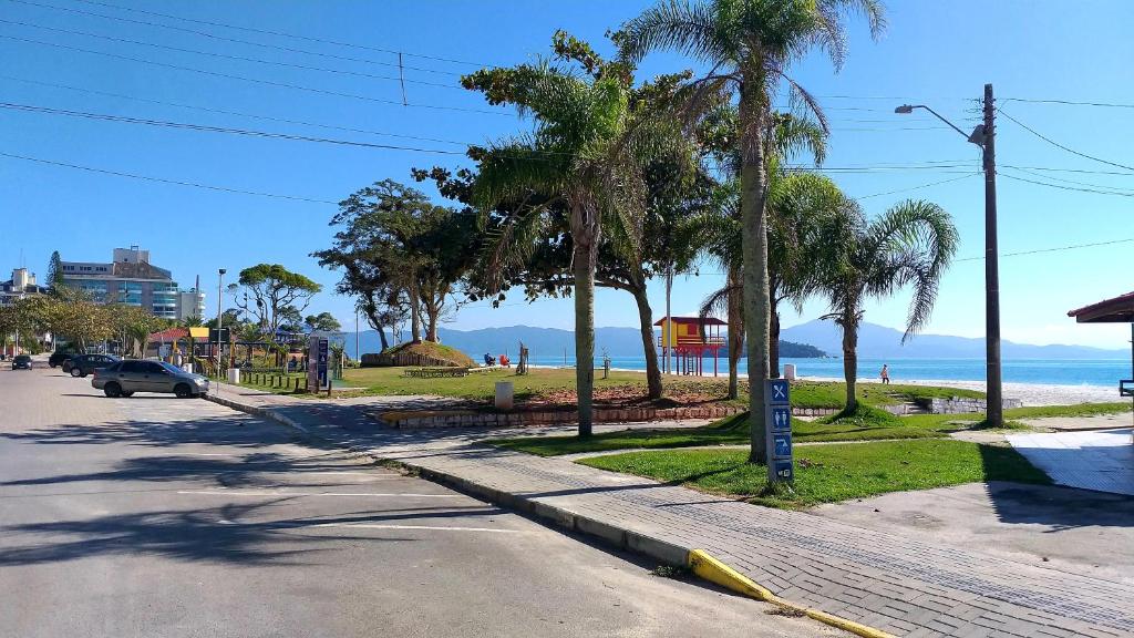  Casa meia quadra do mar e do trapiche de Canasvieiras
