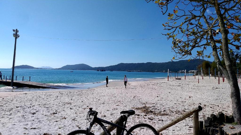  Casa meia quadra do mar e do trapiche de Canasvieiras