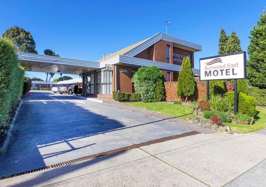 a motel sign in front of a building at Burwood East Motel in Burwood