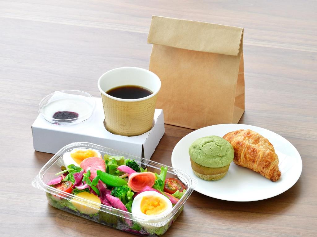 ホテルの敷地内または近くでの食事または食べ物