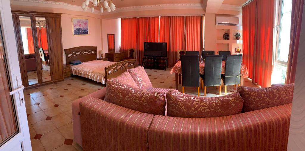 a living room with a couch and a bedroom at Дом у Ильича г Ялта поселок Гаспра ул Маратовская 16 с 2 санузлами in Gaspra