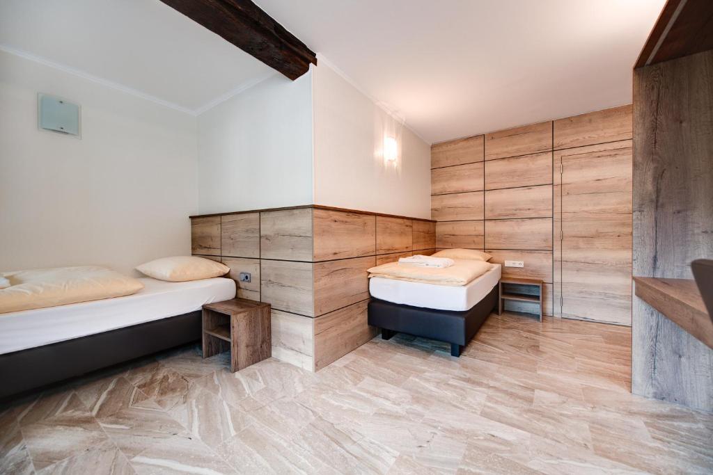 Postel nebo postele na pokoji v ubytování Hotel du Commerce - Restaurant La Table de Clervaux