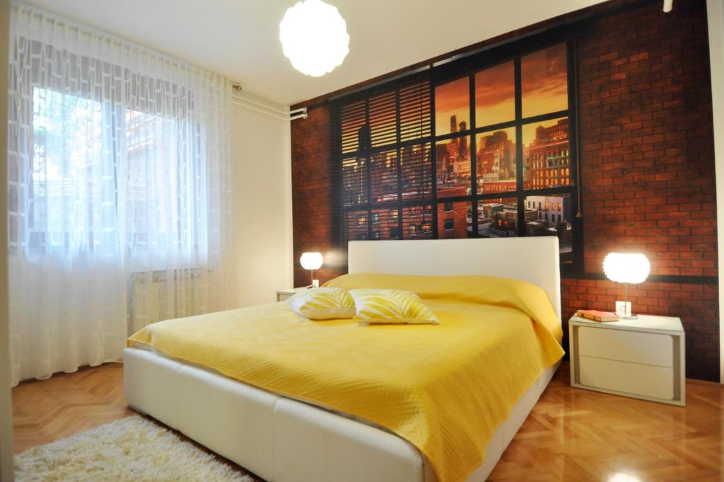 Una cama o camas en una habitación de Apartman Lory