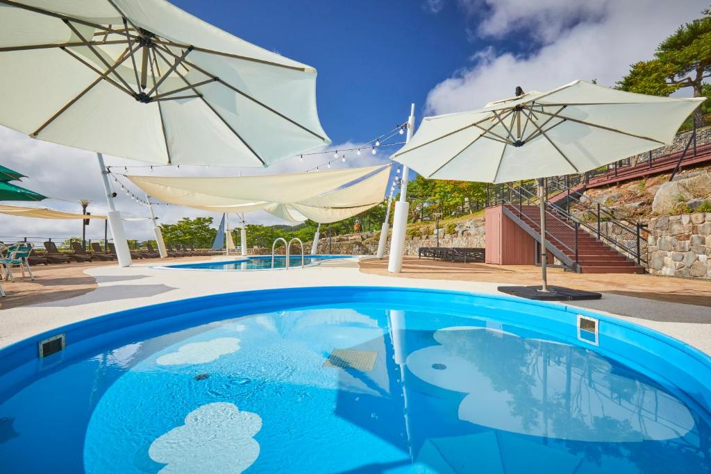 Bazén v ubytování Gyeongju Mauna Ocean Resort nebo v jeho okolí